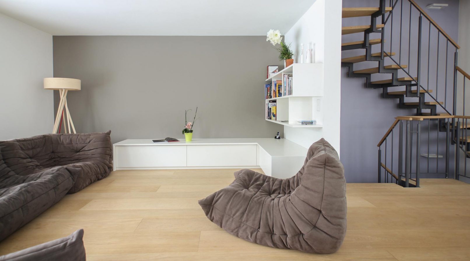 weißes Sideboard in Wohnzimmer