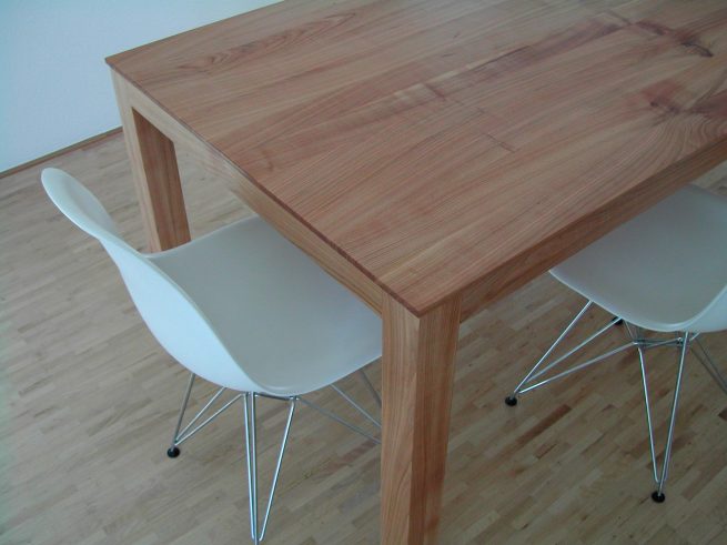 Tisch/Esstisch aus Kirschbaumholz